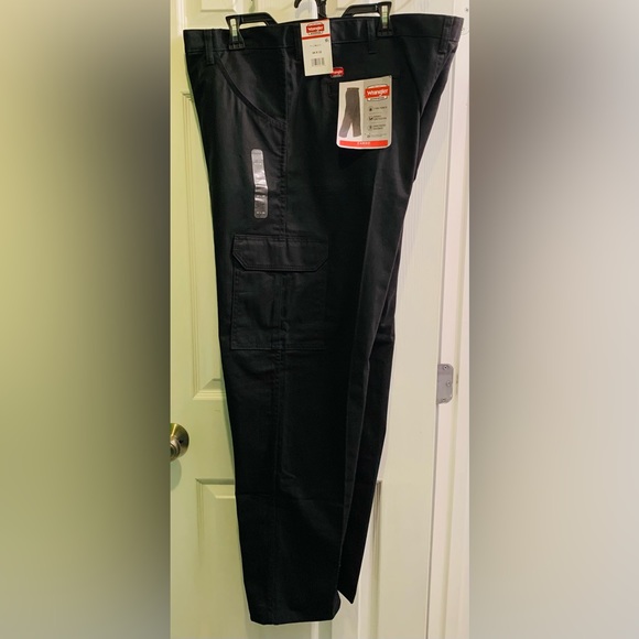 Wrangler Other - 44 X 32 Mens Wrangler Workwear Work Pant Relaxed Fit Black Cargo NWT